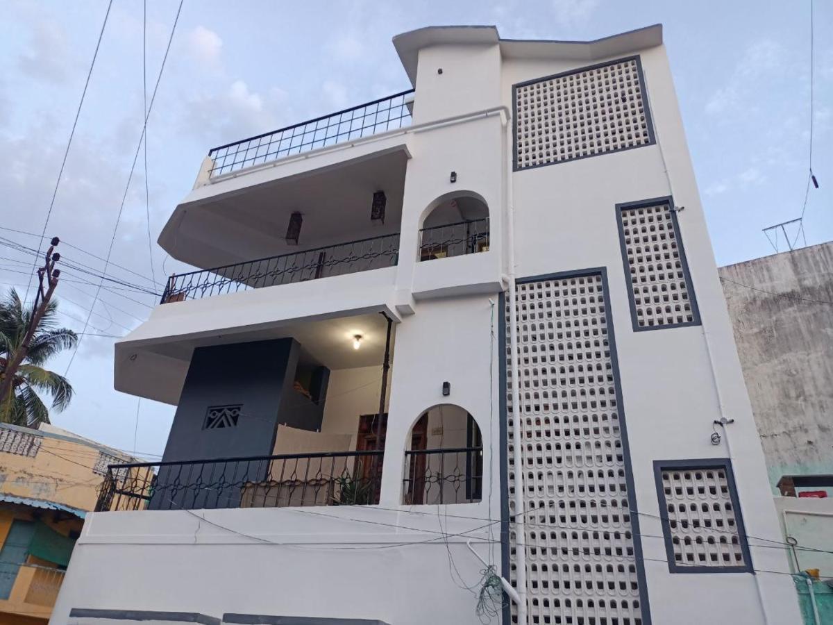 فندق Cathe'S Town House بونديتْشيري المظهر الخارجي الصورة